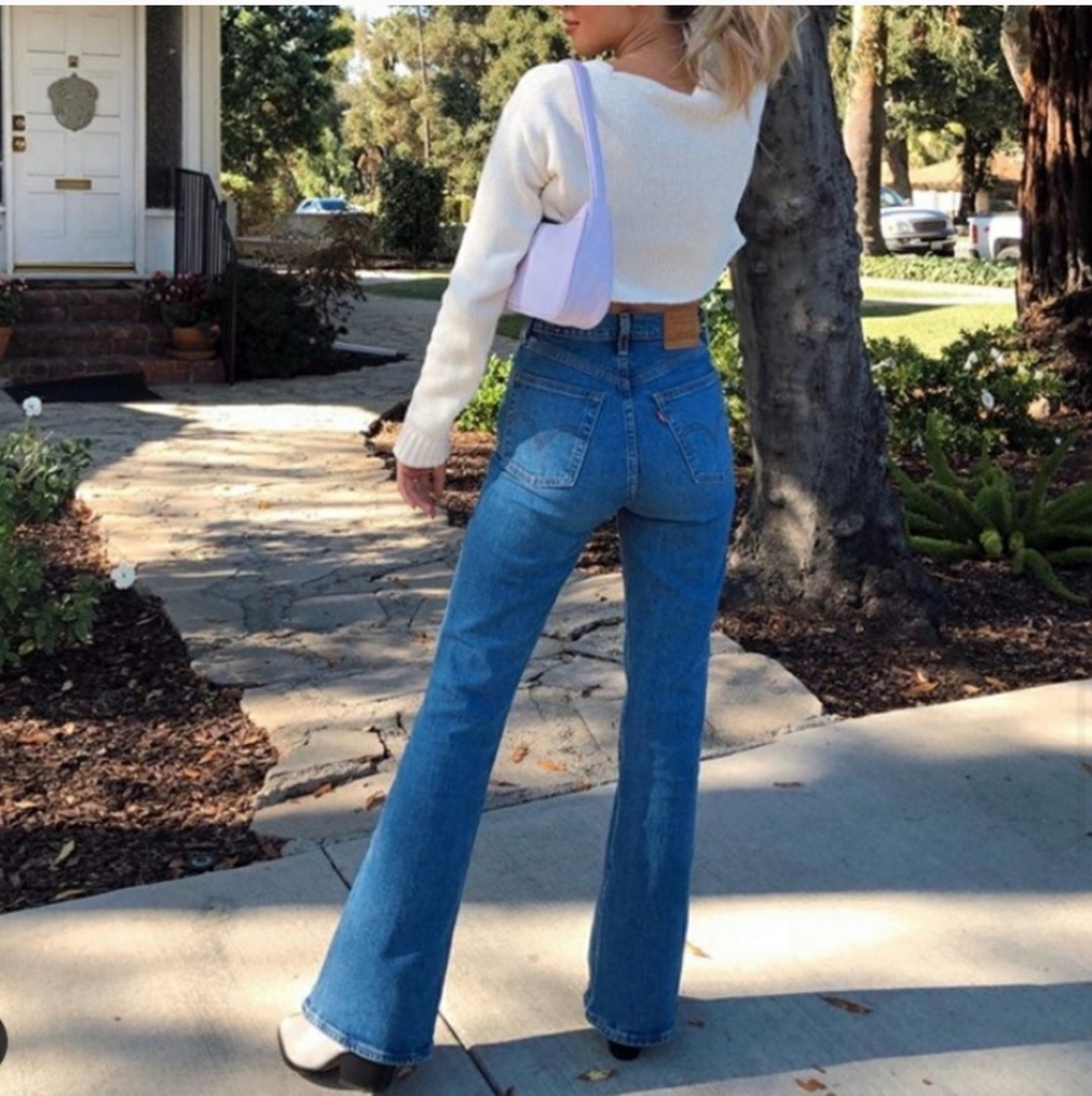 Levi's RIBCAGE Flare Super High Rise Jeans - Picture 2 of 9